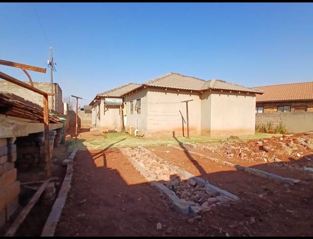 3 BEDROOM HOUSE FOR SALE IN LAKESIDE